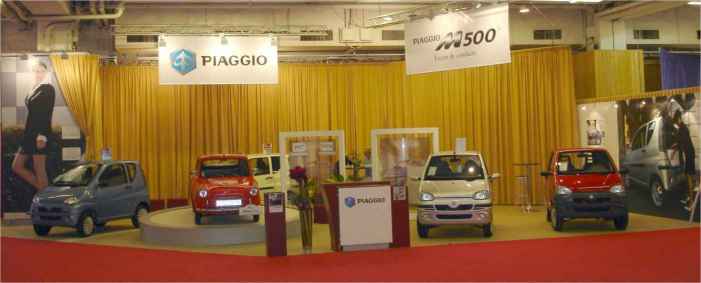 Les 4 voiturettes Piaggio M500 présentées AU MONDIAL 2004 et notre Vespa 400